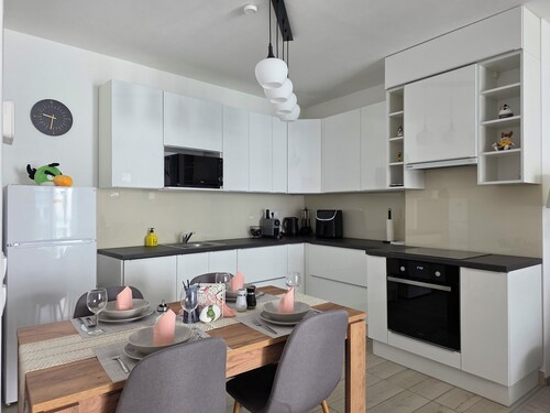 Elite Skyview Escape -Bright, Modern, Free Parking