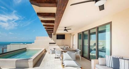 Artila Isla Mujeres: Spacious Beachfront Apt with Private Pool & Terrace