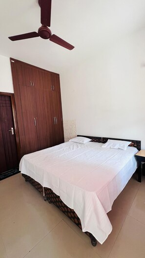 3 chambres, fer et planche à repasser, Wi-Fi, literie fournie