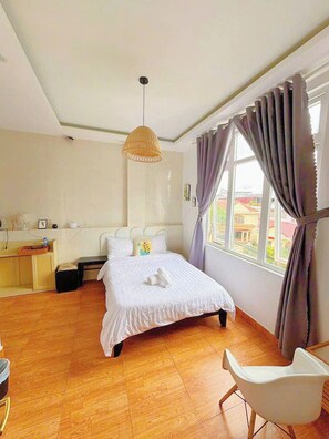 Superior Double Room, City View | Desk, laptop workspace, soundproofing, free WiFi