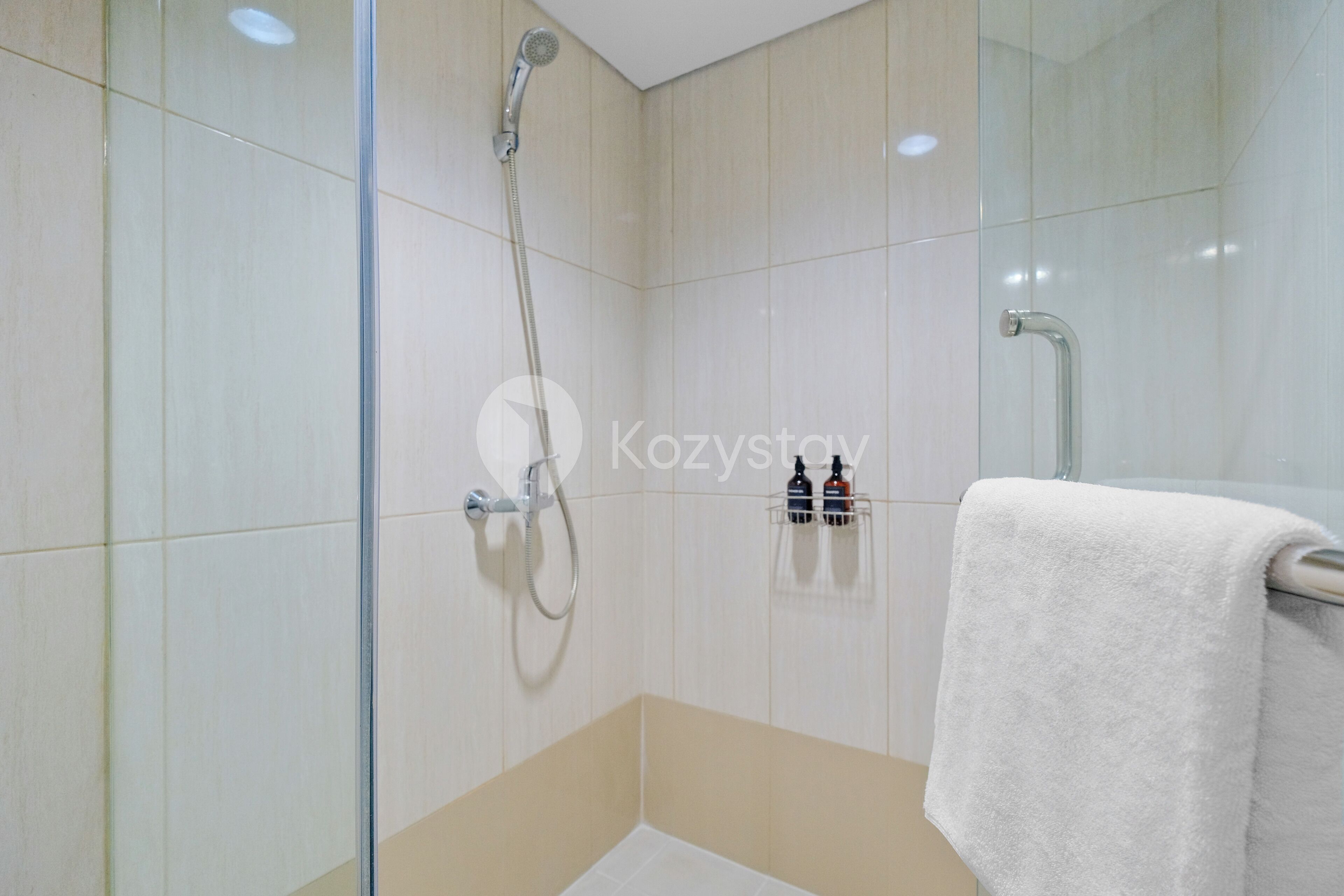 Apartment, 3 Bedrooms, City View | Bathroom | Shower, hair dryer, towels, soap