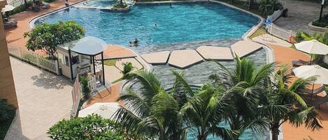 2 outdoor pools