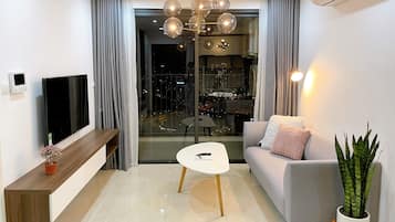 Apartamento Confort, 1 habitación, baño privado | Zona de estar | Una televisión de pantalla plana, Netflix, películas de pago