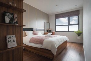 Premium bedding, individually decorated, individually furnished, desk - Vinhomes D'Capitale Apartment-Hani House (Cau Giay)