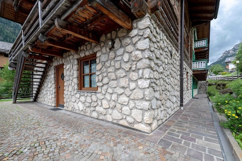 Charming ground floor apartment in the village of Campestrin