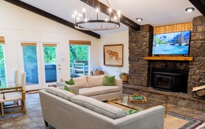 Smart TV, fireplace