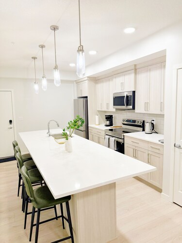 Modern 2BR Seton Retreat | Near Calgary Hospital | Close to Banff