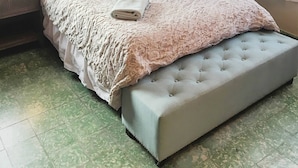 Zimmer, 2 Schlafzimmer, Balkon, Gartenblick