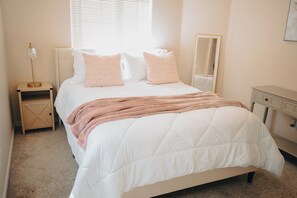 2 makuuhuonetta, silitysrauta/-lauta, ilmainen Wi-Fi, vuodevaatteet