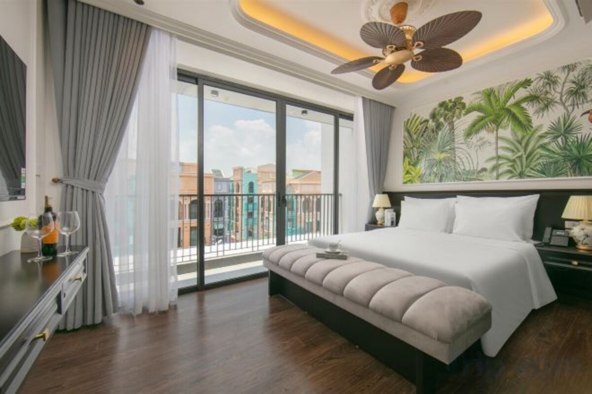 Deluxe King Room