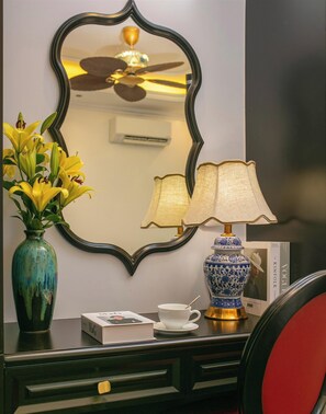 Hypo-allergenic bedding, minibar, in-room safe, desk - Royal Hotel - Vinhomes Ocean Park 3 (Van Giang)