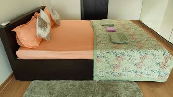 1 bedroom, desk, free WiFi, bed sheets