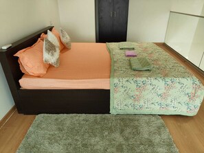 WiFi, bed sheets