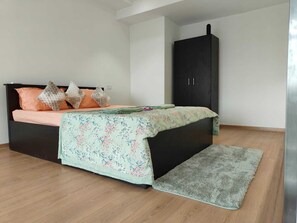 WiFi, bed sheets