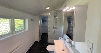 Charmigt Villa bredvid sjön Örlen