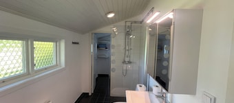 Charmigt Villa bredvid sjön Örlen