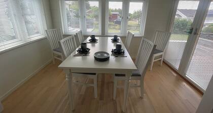 Charmigt Villa bredvid sjön Örlen
