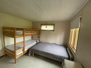 3 Schlafzimmer, Schreibtisch, schallisolierte Zimmer