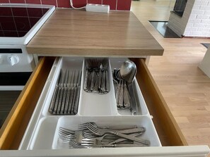 Micro-ondes, four, plaque de cuisson, lave-vaisselle