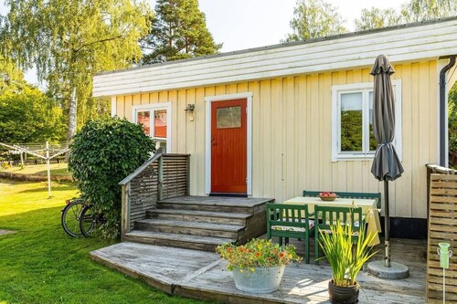 Charmigt Villa bredvid sjön Örlen