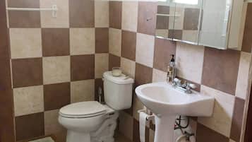 Room, 1 Bedroom, Accessible, Balcony | Bathroom