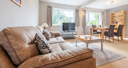 Charming 2-Bed Detached Home in Radyr