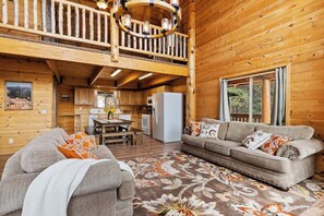 Smart TV, chimenea, futbolito y tenis de mesa 