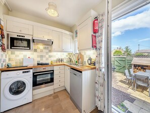 Dishwasher, highchair - 3 bedroom accommodation in Seahouses (Seahouses)