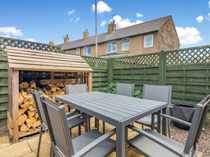 Outdoor dining - 3 bedroom accommodation in Seahouses (Seahouses)