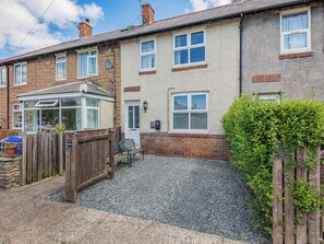 Exterior - 3 bedroom accommodation in Seahouses (Seahouses)