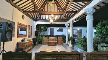 Deluxe Double Room | Terrace/patio