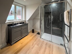 Unclassified image, 5 of 30, button