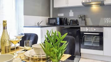 Cookware/dishes/utensils