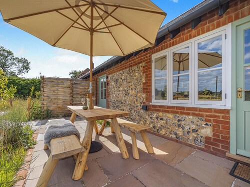 2 bedroom accommodation in Faversham