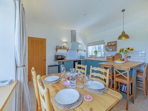 Dining - 2 bedroom accommodation in Faversham (Faversham)