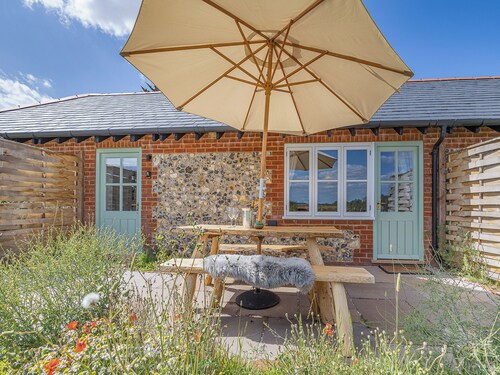 2 bedroom accommodation in Faversham