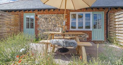 2 bedroom accommodation in Faversham