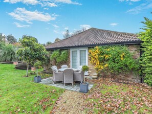 Terrace/patio - 2 bedroom accommodation in Penn (Penn)