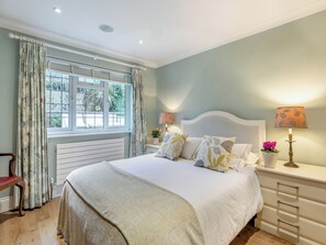 2 bedrooms, free WiFi - 2 bedroom accommodation in Penn (Penn)