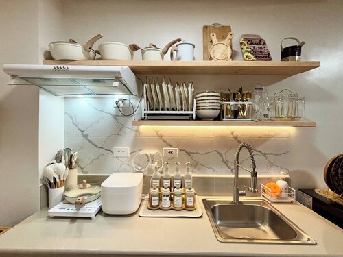 Aesthetic Cozy Stay With Ps4, Netflix & Coffee Nook - Elena Suites Staycation