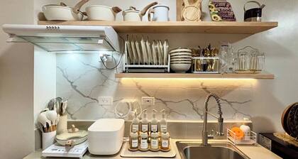 Aesthetic Cozy Stay With Ps4, Netflix & Coffee Nook - Elena Suites Staycation