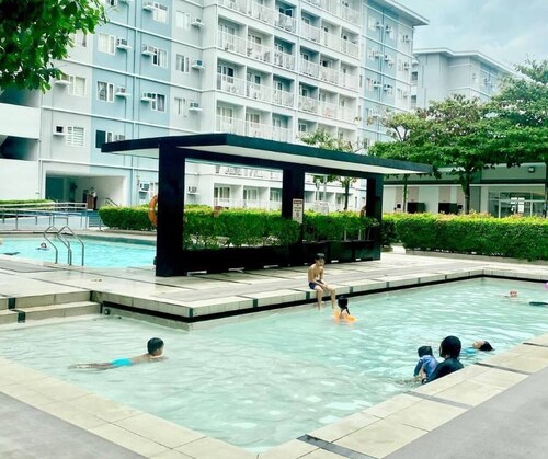 Aesthetic Cozy Stay With Ps4, Netflix & Coffee Nook - Elena Suites Staycation