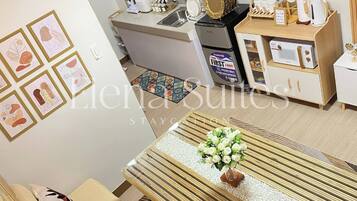 Condo, 1 Bedroom | Dining room