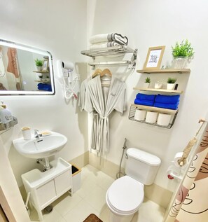 Condo, 1 Bedroom | Bathroom - Aesthetic Cozy Stay With Ps4, Netflix & Coffee Nook - Elena Suites Staycation (Caloocan)