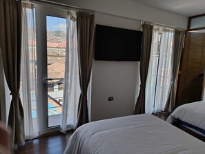 Standard Twin Room | Desk, laptop workspace, free WiFi