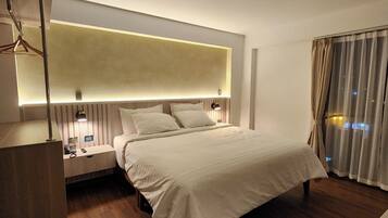 Una scrivania, postazione laptop, Wi-Fi gratuito