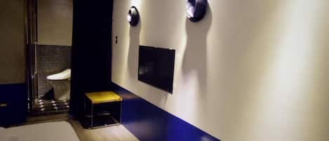 Desk, laptop workspace, free WiFi