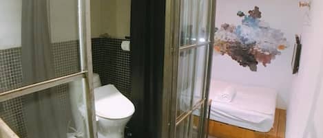 Desk, laptop workspace, free WiFi