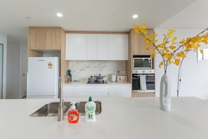 Fridge, microwave, oven, stovetop