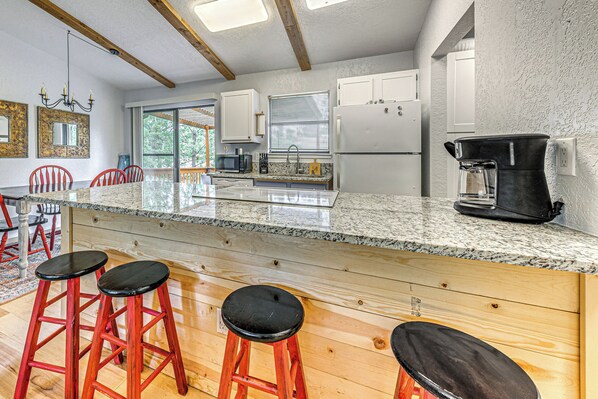 Refrigerador, microondas, parrilla de estufa y lavavajillas 